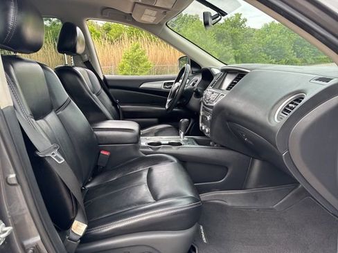 Used 2019 Nissan Pathfinder SL FWD image 8