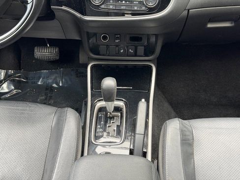 Used 2018 Mitsubishi Outlander LE FWD image 14