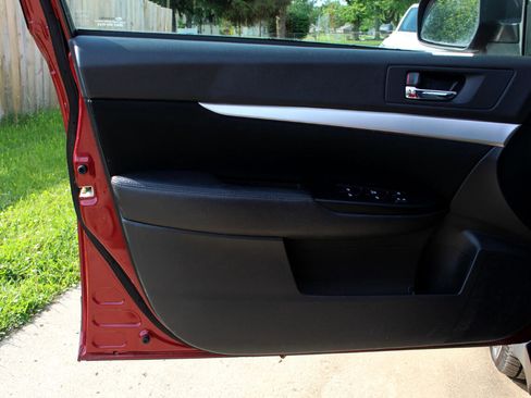 Used 2014 Subaru Outback 2.5i w/ Alloy Wheel Package image 11