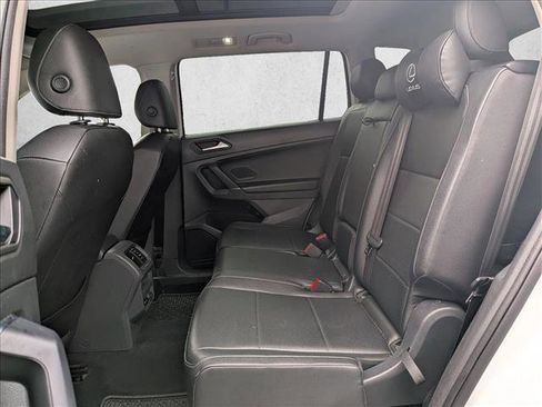 Used 2020 Volkswagen Tiguan SE image 19