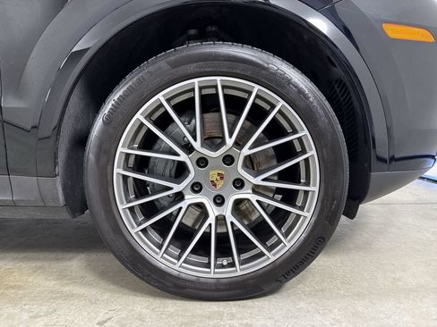 Certified 2023 Porsche Cayenne S Platinum w/ Premium Package Plus AWD/4WD image 15