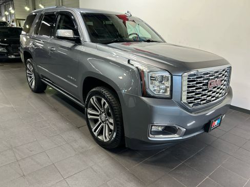 Used 2020 GMC Yukon Denali w/ Denali Premium Package AWD/4WD image 2