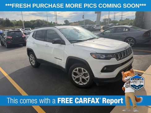 Used 2024 Jeep Compass Latitude AWD/4WD image 3