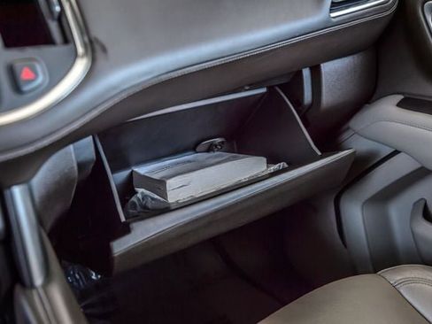 Used 2021 Chevrolet Suburban LT image 34