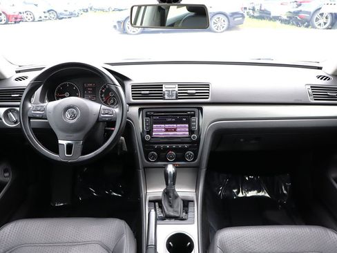 Used 2015 Volkswagen Passat TDI SE FWD image 12
