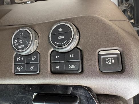 Used 2023 Chevrolet Silverado 1500 LTZ w/ Technology Package AWD/4WD image 23