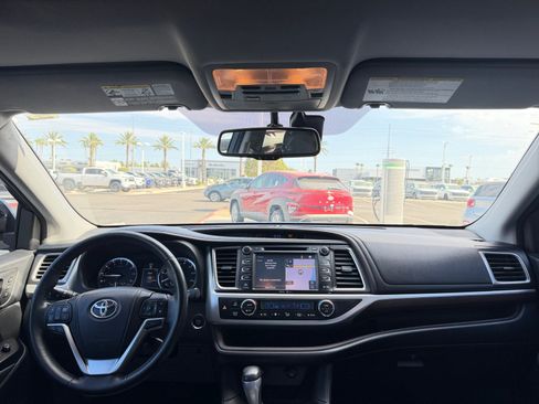 Used 2014 Toyota Highlander Limited w/ Driver Technology Package FWD image 20