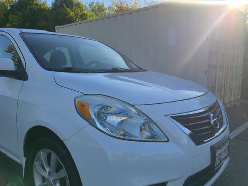 Used 2014 Nissan Versa w/ Tech Package FWD image 3