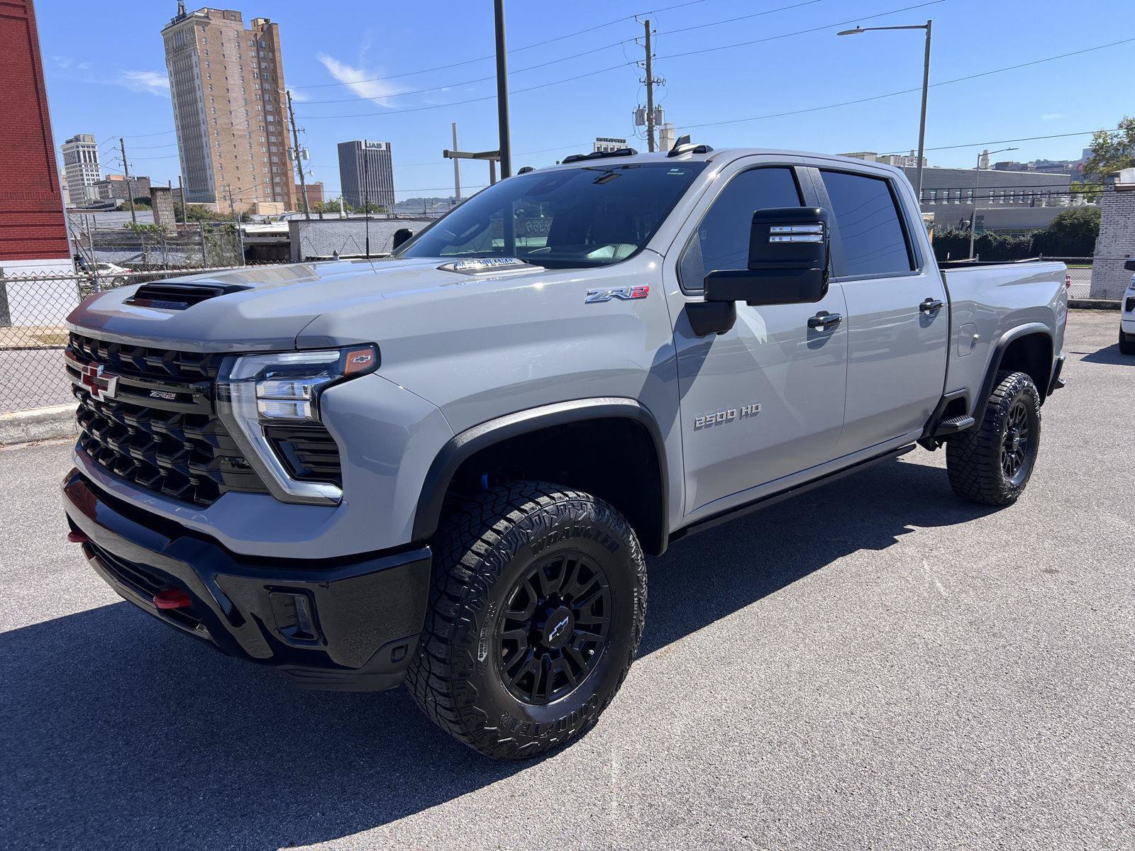 Used 2024 Chevrolet Silverado 2500 ZR2 w/ Technology Package AWD/4WD image 3