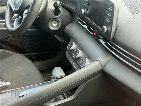 Used 2024 Hyundai Elantra SE image 15