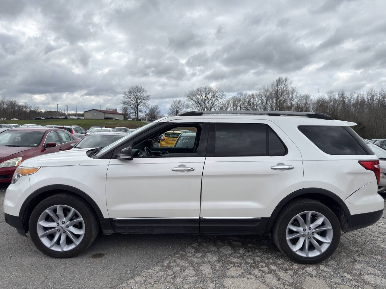 Used 2013 Ford Explorer XLT AWD/4WD image 3