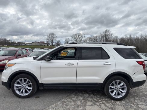 Used 2013 Ford Explorer XLT image 3