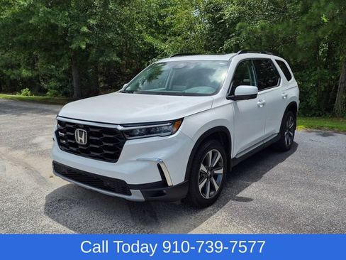 Used 2025 Honda Pilot Elite image 3