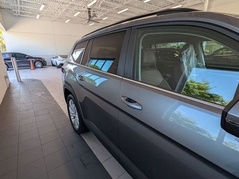 Used 2023 Volkswagen Atlas SE w/ Panoramic Sunroof Package image 6