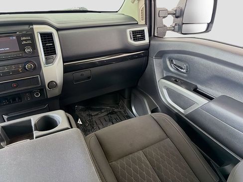 Used 2017 Nissan Titan SV image 21