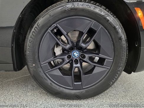 Used 2024 BMW iX xDrive50 AWD/4WD image 32
