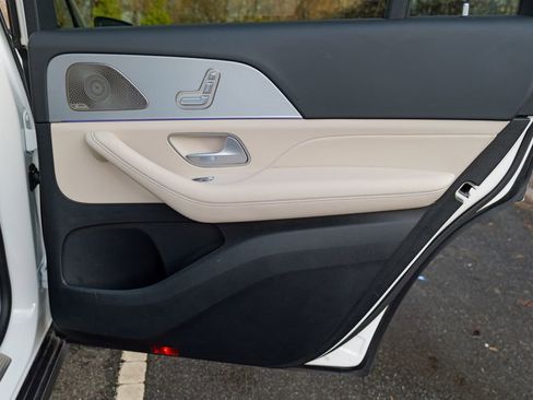 Used 2025 Mercedes-Benz GLS 450 4MATIC image 32