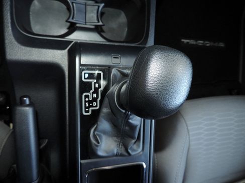 Used 2017 Toyota Tacoma SR RWD image 20