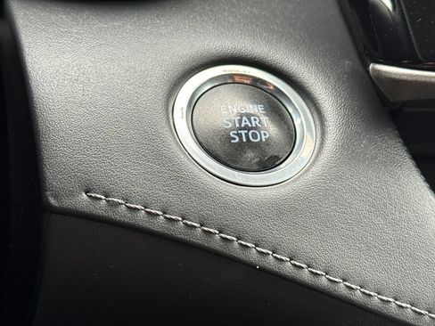 Used 2020 Toyota Highlander LE image 25