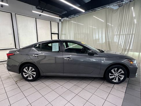 Used 2024 Nissan Altima 2.5 S image 3