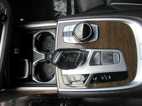 Used 2018 BMW 750i xDrive image 18