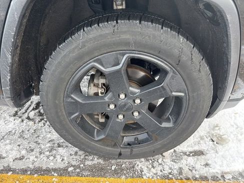 Used 2019 Jeep Grand Cherokee Laredo image 10