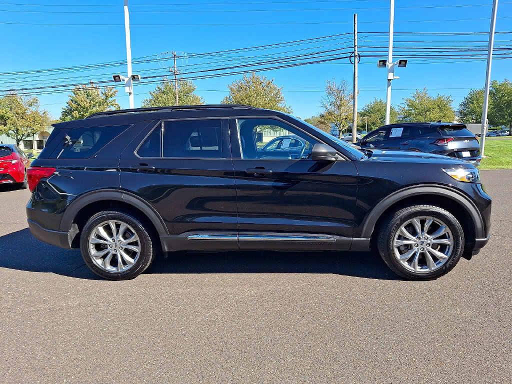 Used 2020 Ford Explorer XLT w/ Equipment Group 202A AWD/4WD image 10
