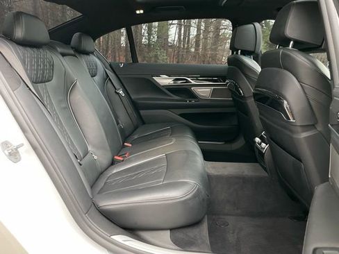 Used 2019 BMW 750i xDrive w/ M Sport Package image 18