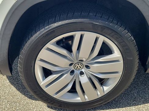 Used 2019 Volkswagen Atlas SE w/ Towing Package FWD image 6