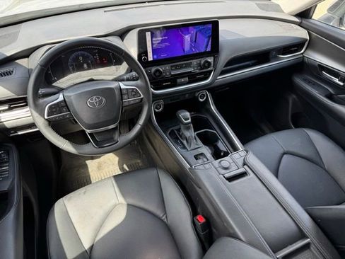 Used 2024 Toyota Grand Highlander AWD image 8