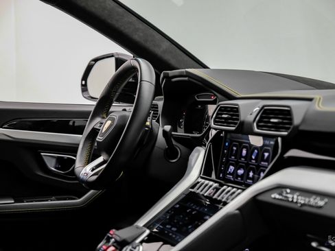 Used 2022 Lamborghini Urus AWD/4WD image 51