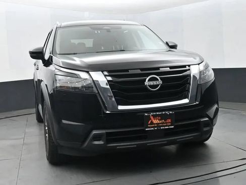 Used 2024 Nissan Pathfinder SV FWD image 3