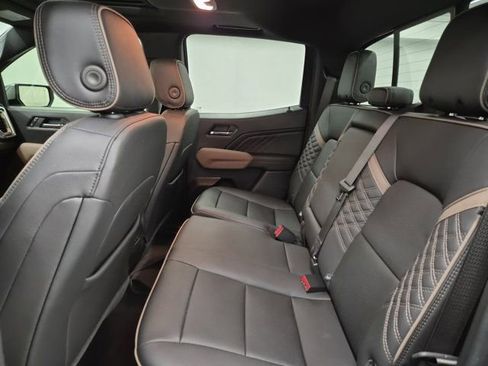 Used 2025 GMC Canyon Denali AWD/4WD image 16