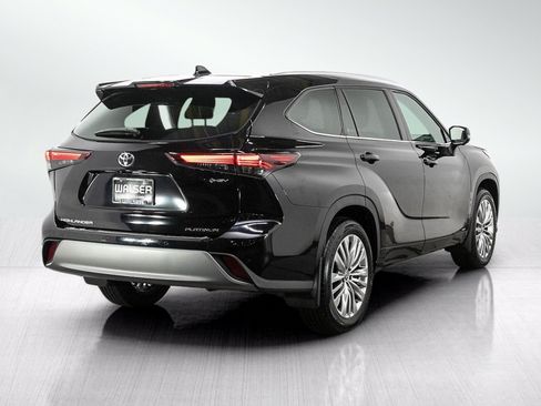 Used 2025 Toyota Highlander Platinum AWD/4WD image 5