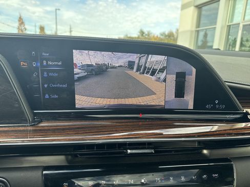 Used 2023 Cadillac Escalade Premium Luxury image 24