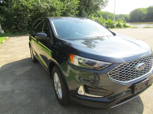 Certified 2023 Ford Edge SEL w/ Convenience Package image 9