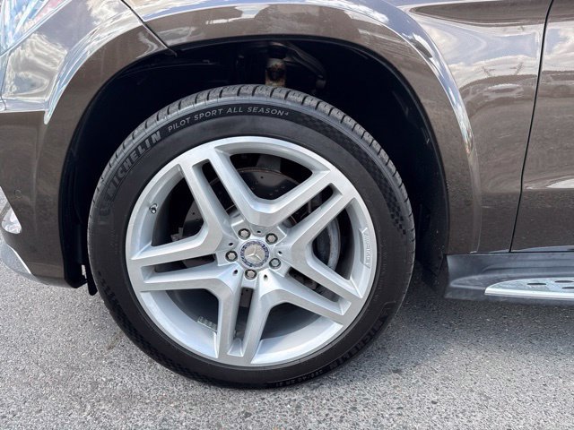 Used 2015 Mercedes-Benz GL 550 4MATIC w/ Accessory Chrome Package image 4