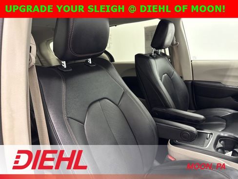 Certified 2020 Chrysler Pacifica Touring-L Plus image 16