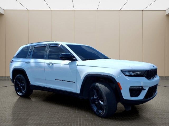 Used 2024 Jeep Grand Cherokee Limited w/ Luxury Tech Group II AWD/4WD image 4