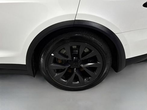 Used 2023 Tesla Model X image 11