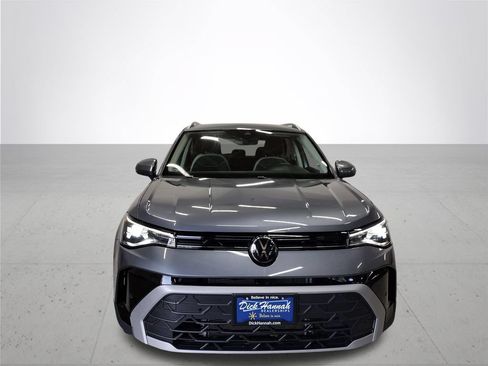 Certified 2025 Volkswagen Taos SE AWD/4WD image 3