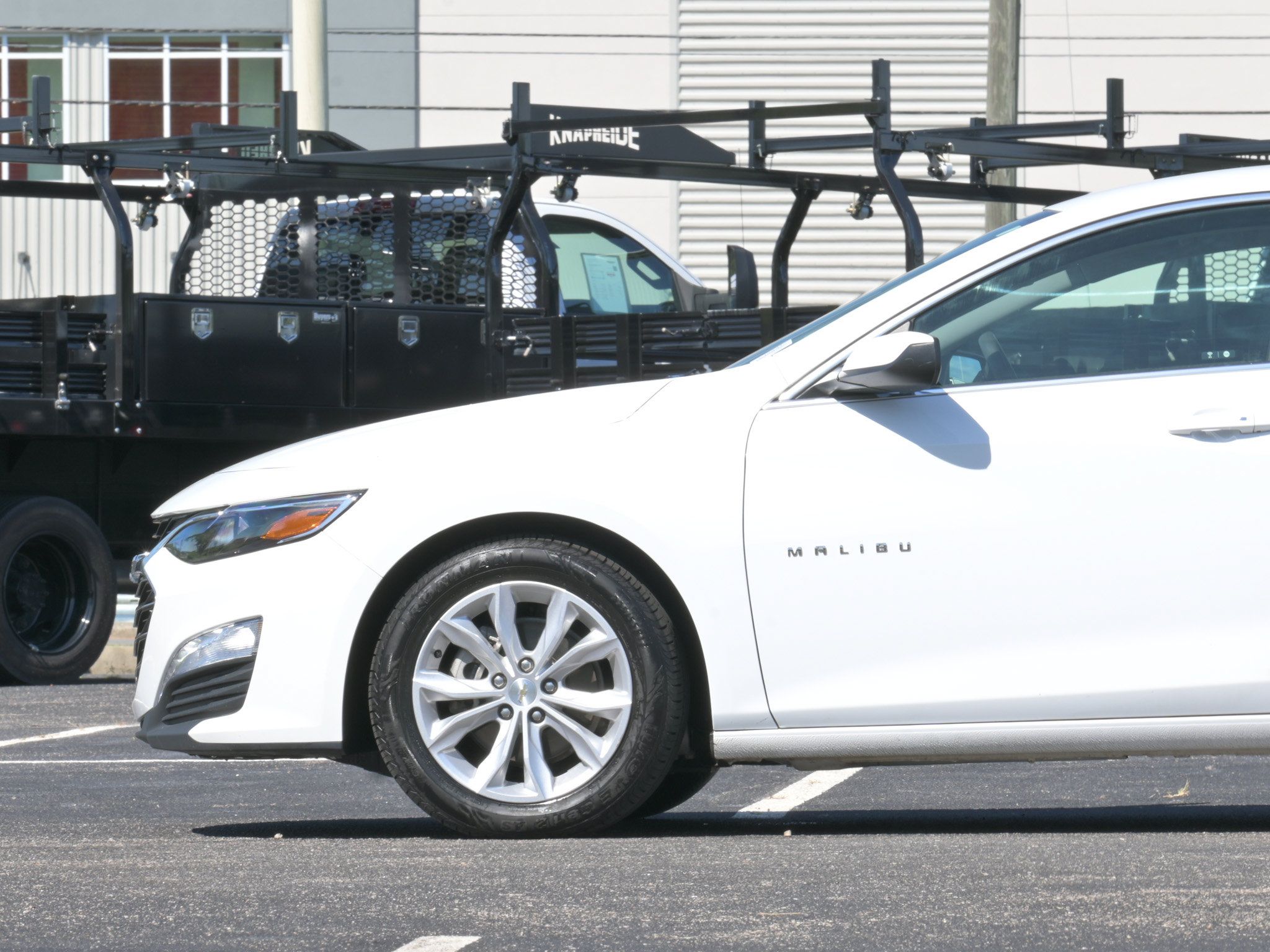 Used 2025 Chevrolet Malibu LT FWD image 5