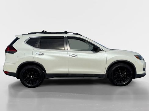 Used 2018 Nissan Rogue SV image 6