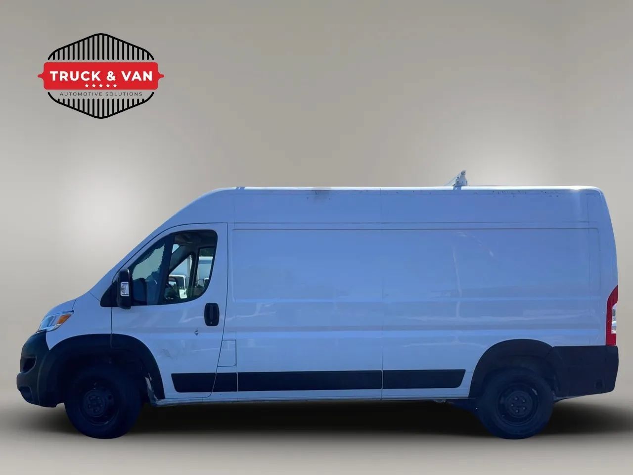 Used 2023 RAM ProMaster 2500 w/ Convenience Group FWD image 3