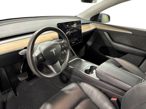 Certified 2023 Tesla Model Y AWD image 9