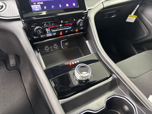 New 2025 Jeep Grand Cherokee Laredo X w/ Luxury Tech Group I image 12