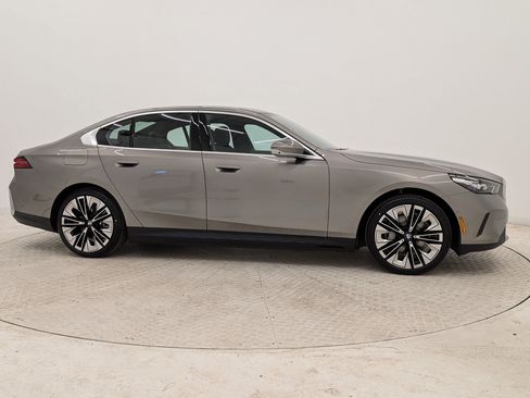 New 2026 BMW i5 eDrive40 w/ Premium Package RWD image 8