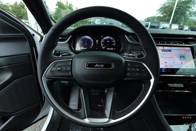 New 2027 Jeep Grand Cherokee Laredo X RWD image 11