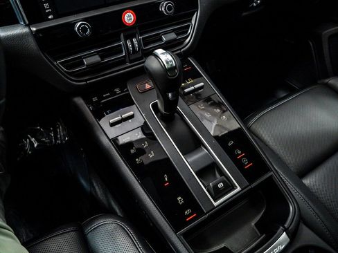 New 2026 Porsche Macan Turbo image 21