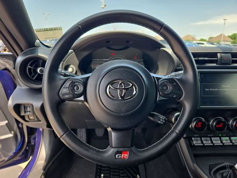 Used 2022 Toyota GR86 RWD image 16